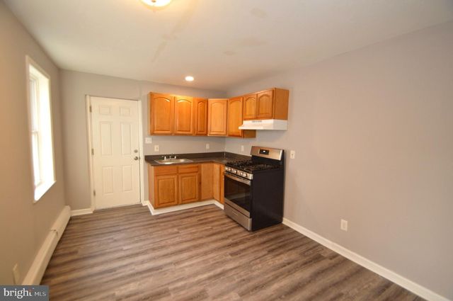 350 E BROAD, Burlington, NJ 08016