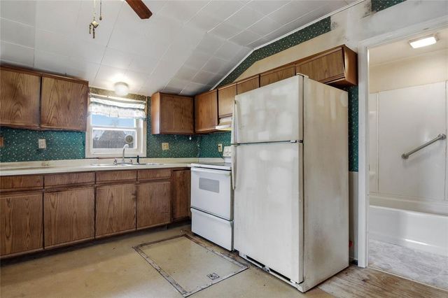 1127 E Madison Street, Eau Claire, WI 54703