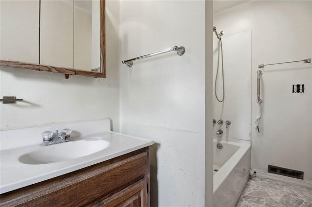 1127 E Madison Street, Eau Claire, WI 54703