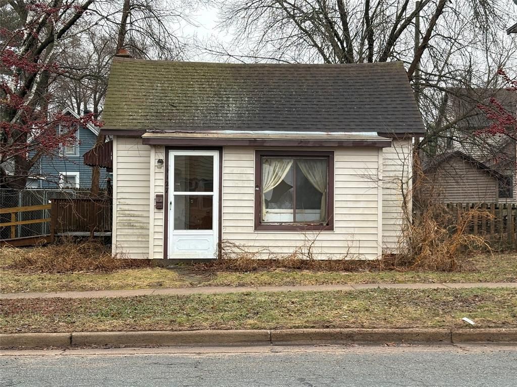 1127 E Madison Street, Eau Claire, WI 54703