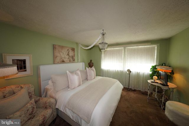 17415 FOUNDERS MILL DR, Rockville, MD 20855