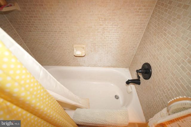 17415 FOUNDERS MILL DR, Rockville, MD 20855