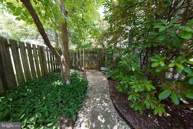 17415 FOUNDERS MILL DR, Rockville, MD 20855