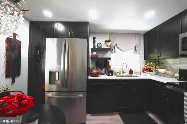 17415 FOUNDERS MILL DR, Rockville, MD 20855