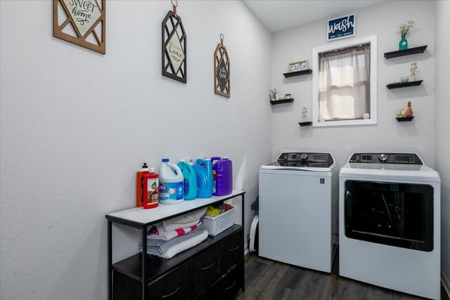 1613 McKay Drive, Knoxville, IA 50138