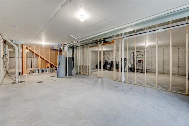 1613 McKay Drive, Knoxville, IA 50138