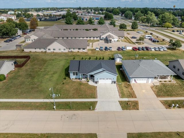 1613 McKay Drive, Knoxville, IA 50138