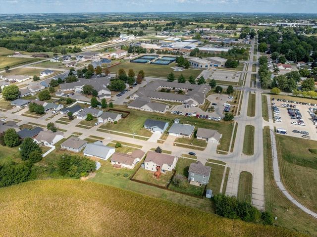 1613 McKay Drive, Knoxville, IA 50138