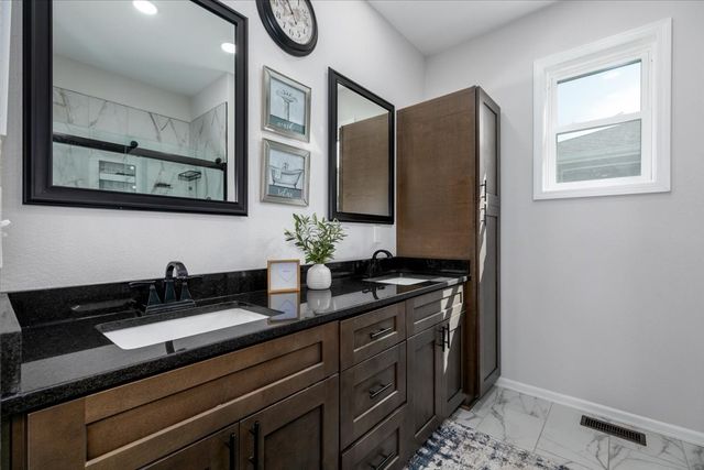 1613 McKay Drive, Knoxville, IA 50138