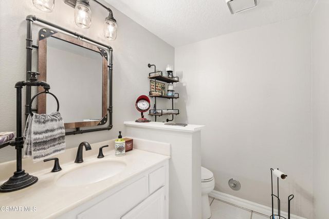 680 Sedgeworth Court, Simi Valley, CA 93065