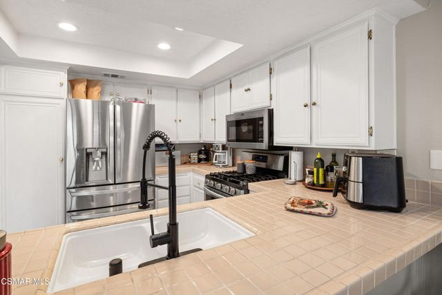 680 Sedgeworth Court, Simi Valley, CA 93065