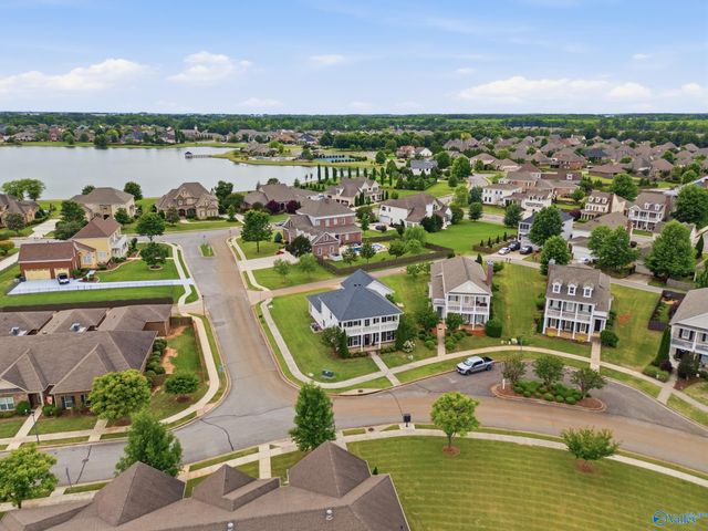 52 Atherton Circle SW, Huntsville, AL 35824