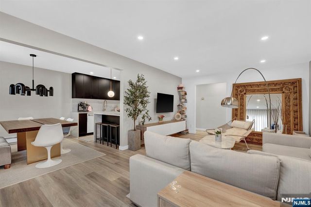 35 Riverview Court 35, Secaucus, NJ 07094