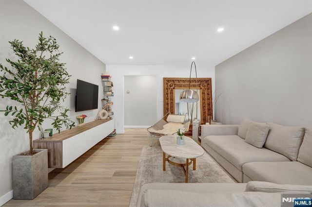 35 Riverview Court 35, Secaucus, NJ 07094