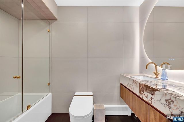 35 Riverview Court 35, Secaucus, NJ 07094