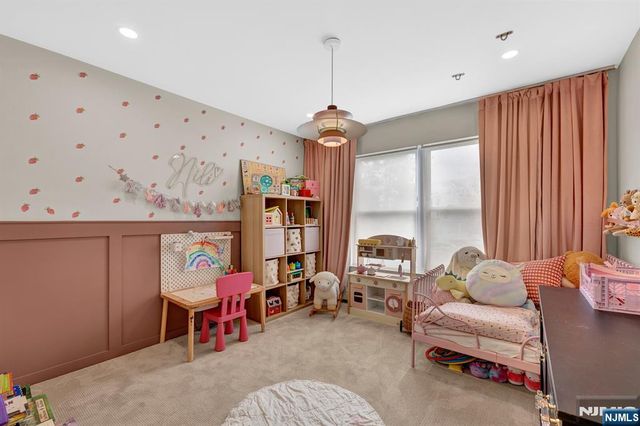 35 Riverview Court 35, Secaucus, NJ 07094