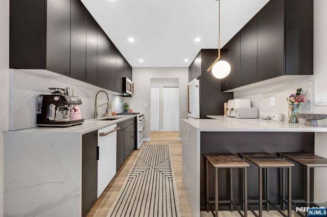 35 Riverview Court 35, Secaucus, NJ 07094