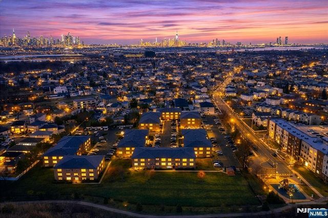 35 Riverview Court 35, Secaucus, NJ 07094