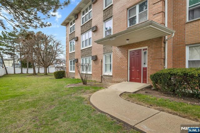 35 Riverview Court 35, Secaucus, NJ 07094