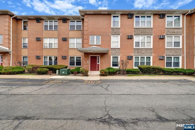 35 Riverview Court 35, Secaucus, NJ 07094