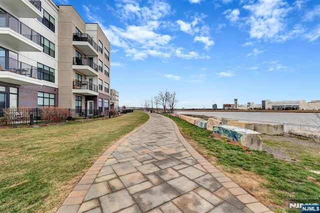 35 Riverview Court 35, Secaucus, NJ 07094