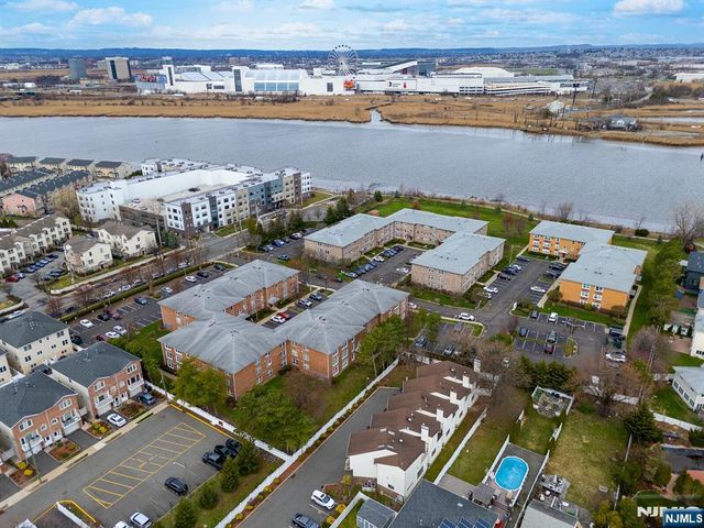 35 Riverview Court 35, Secaucus, NJ 07094