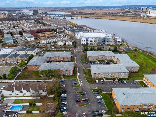 35 Riverview Court 35, Secaucus, NJ 07094
