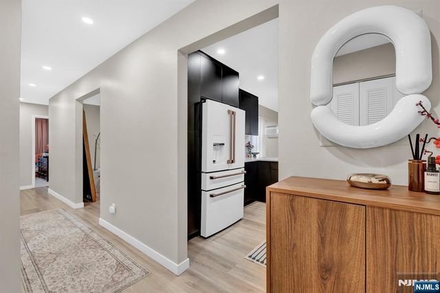 35 Riverview Court 35, Secaucus, NJ 07094