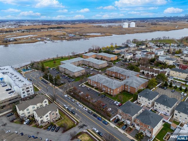 35 Riverview Court 35, Secaucus, NJ 07094