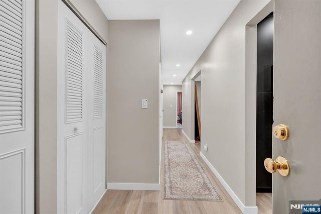 35 Riverview Court 35, Secaucus, NJ 07094