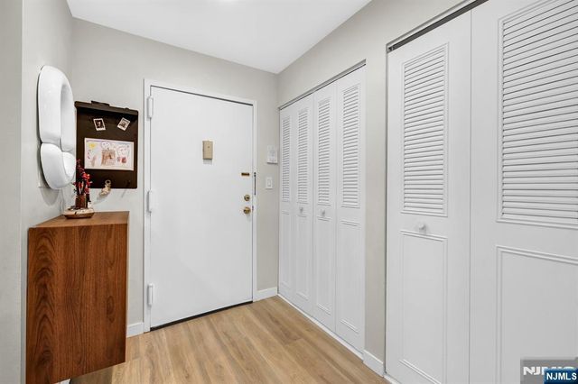 35 Riverview Court 35, Secaucus, NJ 07094