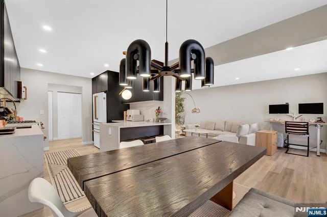 35 Riverview Court 35, Secaucus, NJ 07094