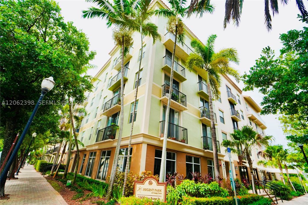 1900 Van Buren St 118B, Hollywood, FL 33020