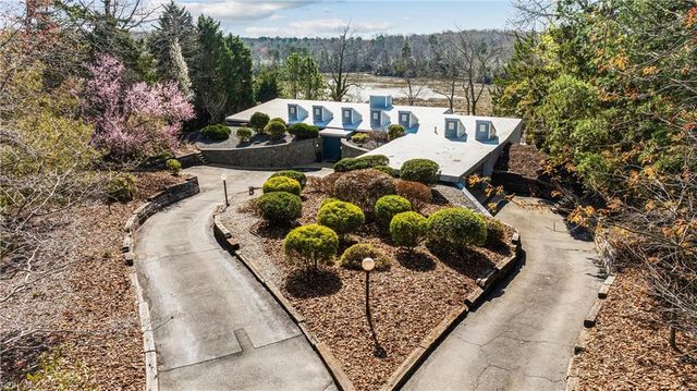 220 Southpoint DR, Williamsburg, VA 23185