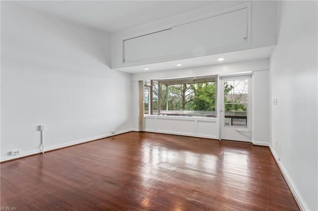 220 Southpoint DR, Williamsburg, VA 23185