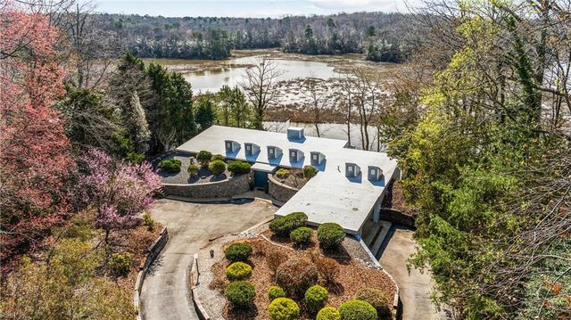 220 Southpoint DR, Williamsburg, VA 23185