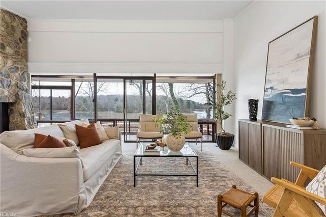 220 Southpoint DR, Williamsburg, VA 23185