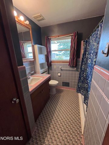 640 N Fostoria Road, Northwood, OH 43619