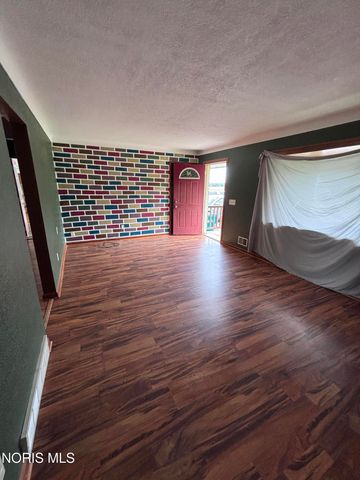 640 N Fostoria Road, Northwood, OH 43619