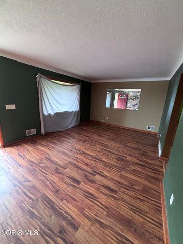 640 N Fostoria Road, Northwood, OH 43619