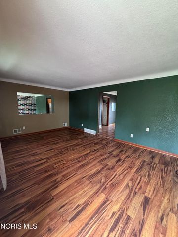640 N Fostoria Road, Northwood, OH 43619