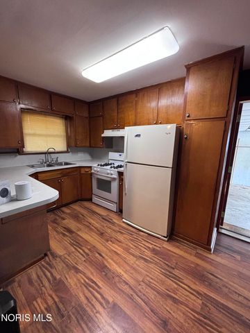 640 N Fostoria Road, Northwood, OH 43619