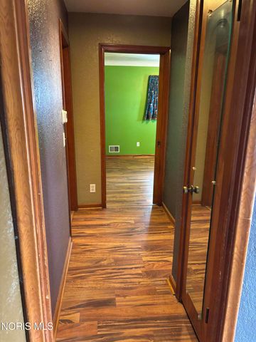 640 N Fostoria Road, Northwood, OH 43619