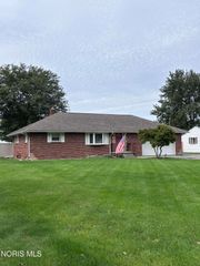 640 N Fostoria Road, Northwood, OH 43619