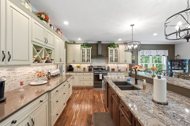 406 N Liberty St, Belchertown, MA 01007