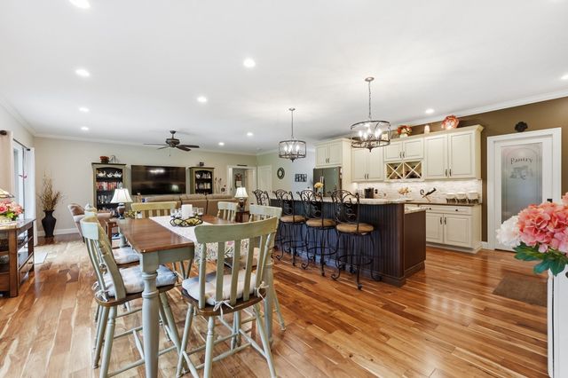 406 N Liberty St, Belchertown, MA 01007