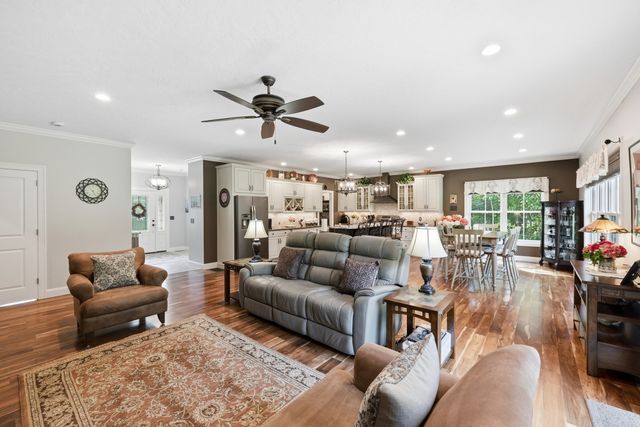 406 N Liberty St, Belchertown, MA 01007