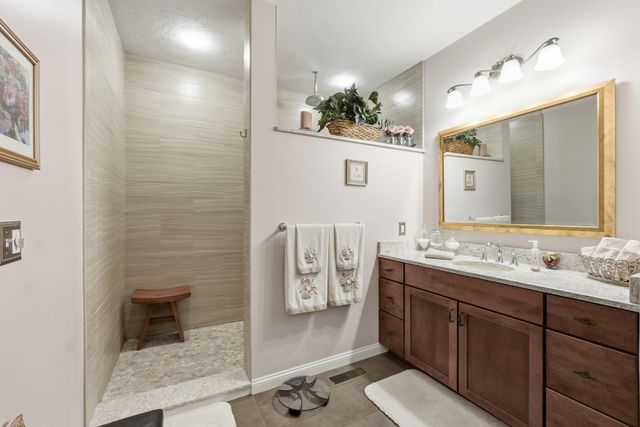 406 N Liberty St, Belchertown, MA 01007