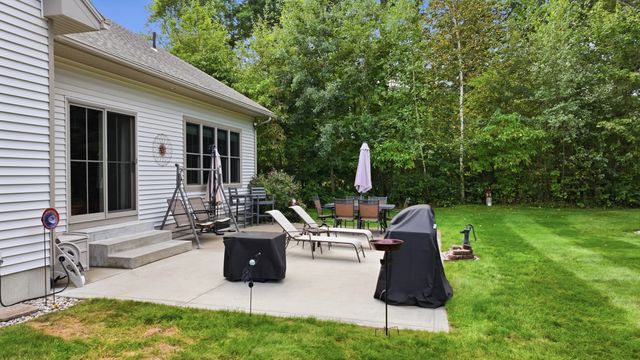 406 N Liberty St, Belchertown, MA 01007
