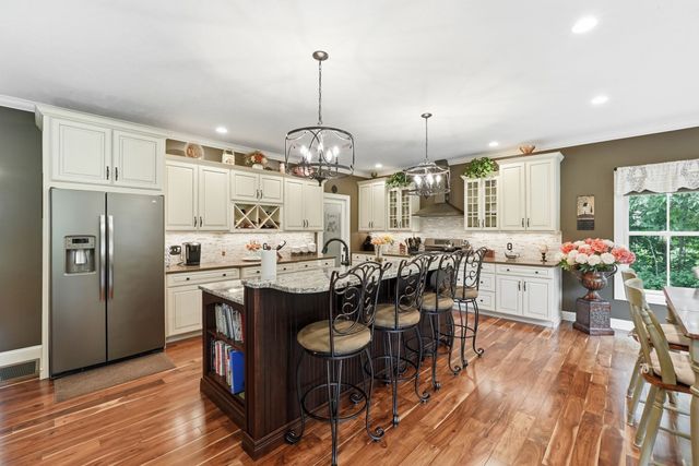 406 N Liberty St, Belchertown, MA 01007